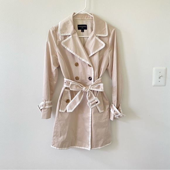 Banana Republic Jackets & Blazers - Banana Republic Women’s Off-white Trench Coat